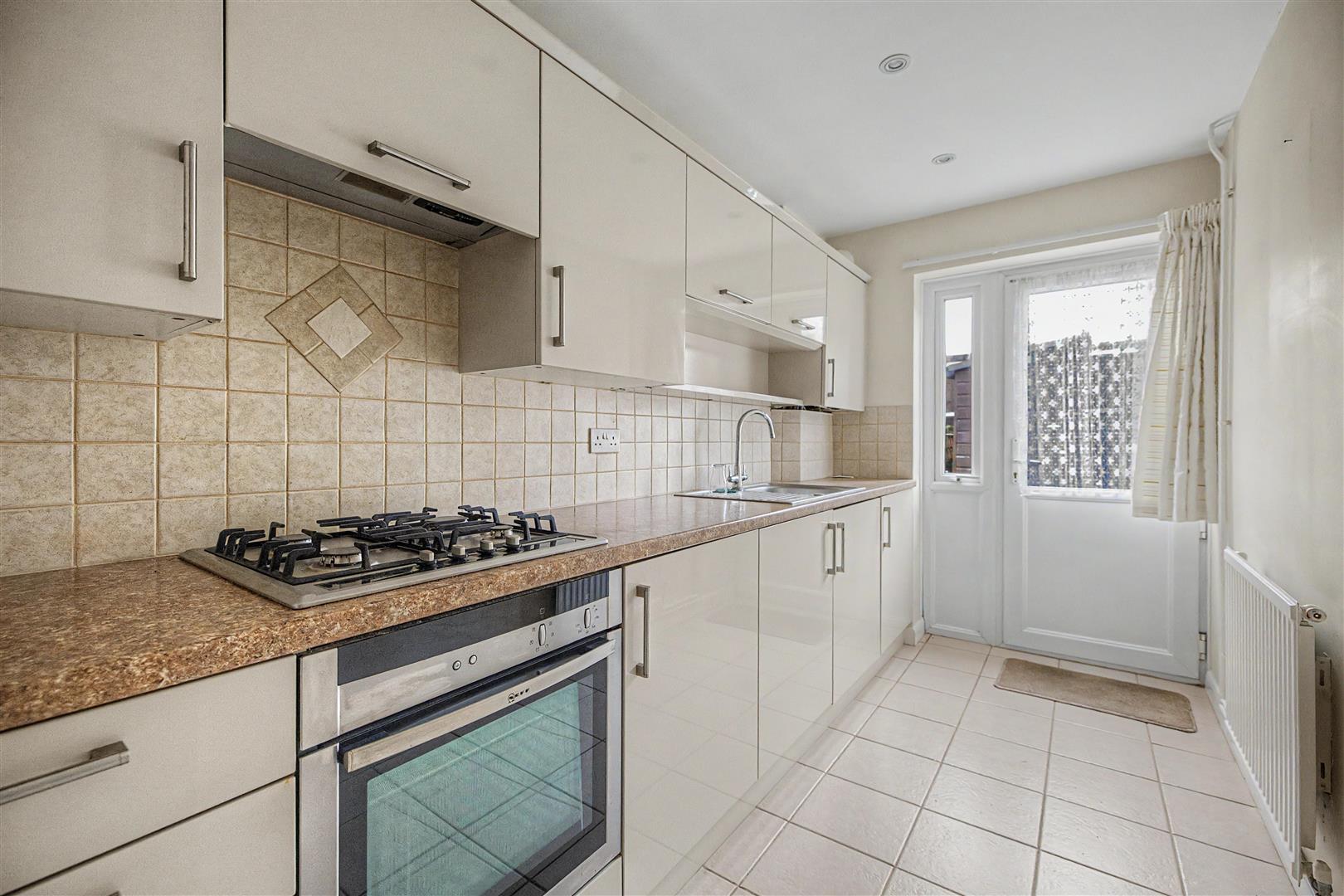 1 bed property in The Close, Henley-On-Thames